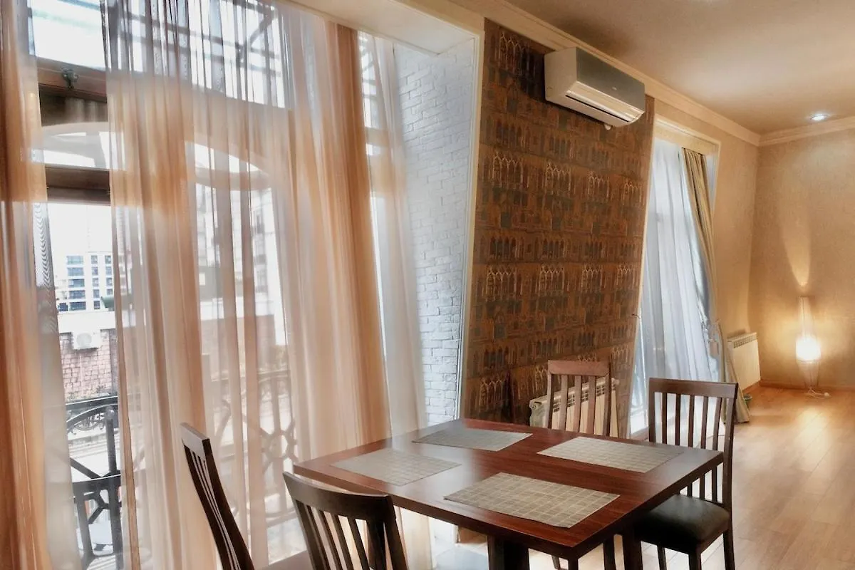 Central Old Batumi Cozy Apartment With Balcony